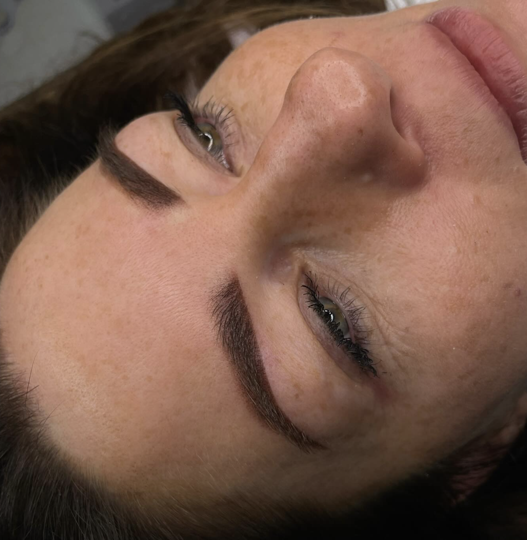 Powder brows - hotové obočí - tomavera